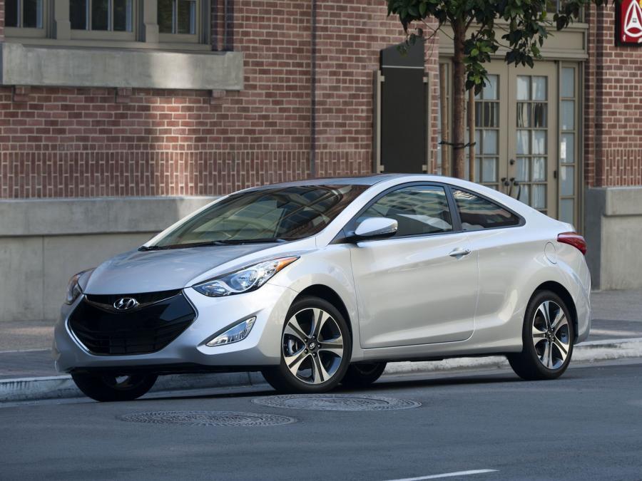  Hyundai Elantra Coupe 2012 года  (фото 18 из 88)